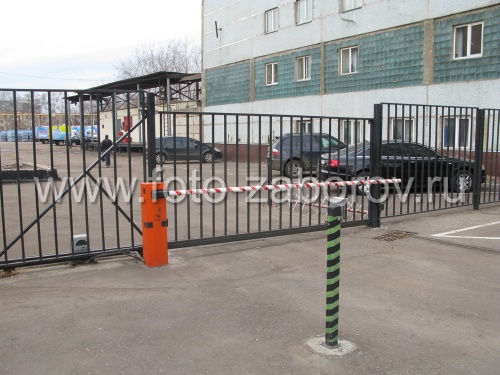Комплексное оснащение ограждения и входной