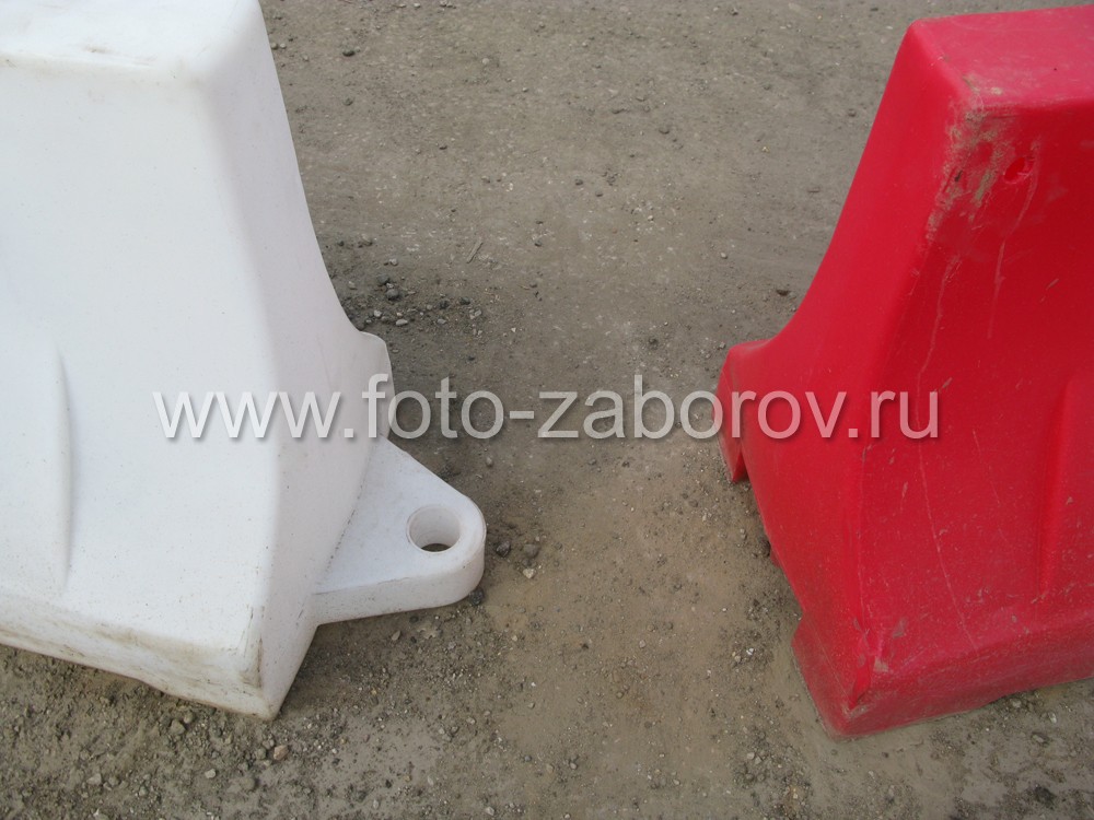 Фото Водоналивные пластиковые ограждения при строительстве станции метро Бутырская в