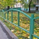 Недорогое вандалостойкое ограждение городских газонов. Металлическая ограда, которая легко красится.