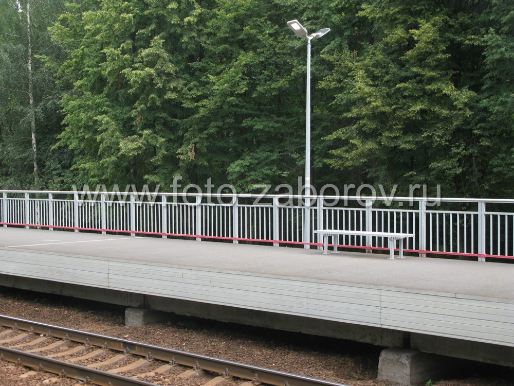 Фото Ограждения из стеклопластиковых профилей для железнодорожных платформ. Практичное и эстетичное