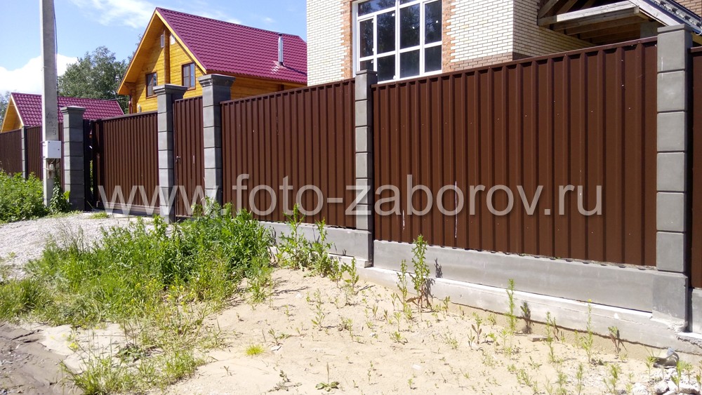 Фото Строительство забора в Новосибирске. Установка бетонных евростолбов и цоколей, заполнение из