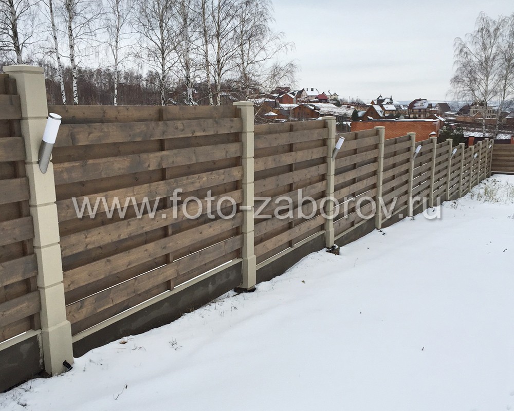 Фото Деревянное ограждение - ранчо с двойным заполнением и установкой на бетонных столбах со