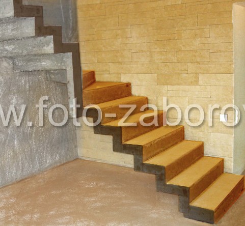 Фото С-образная бетонная лестница с фигурным