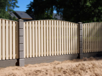 Забор деревянный штакетник