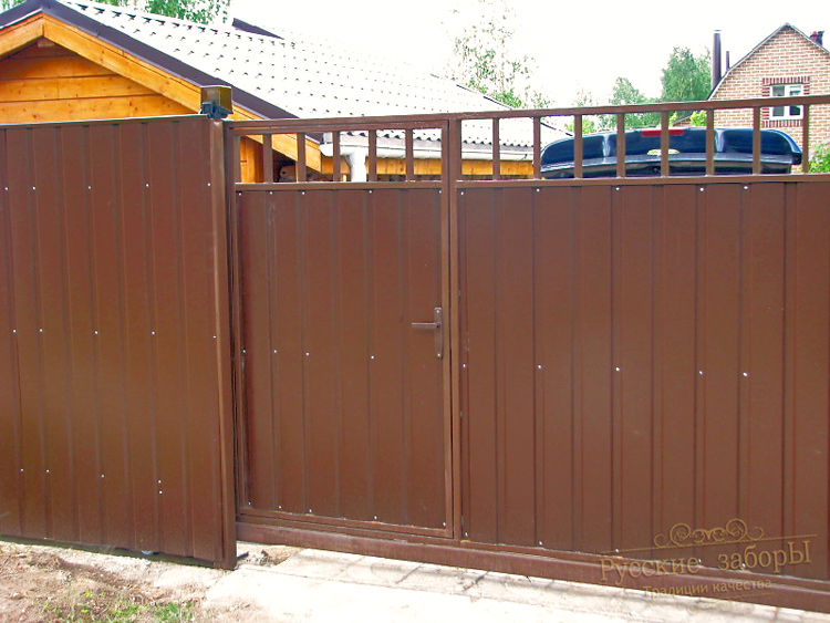 Забор из коричневого профлиста